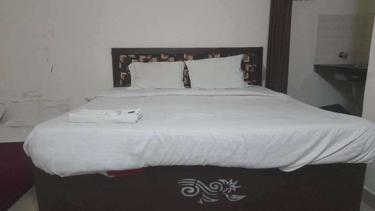 Meera 1 Bhk Palace Omaxe Vrindāvan Exterior foto