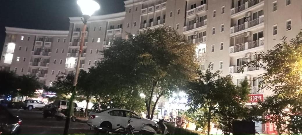Meera 1 Bhk Palace Omaxe Vrindāvan Exterior foto